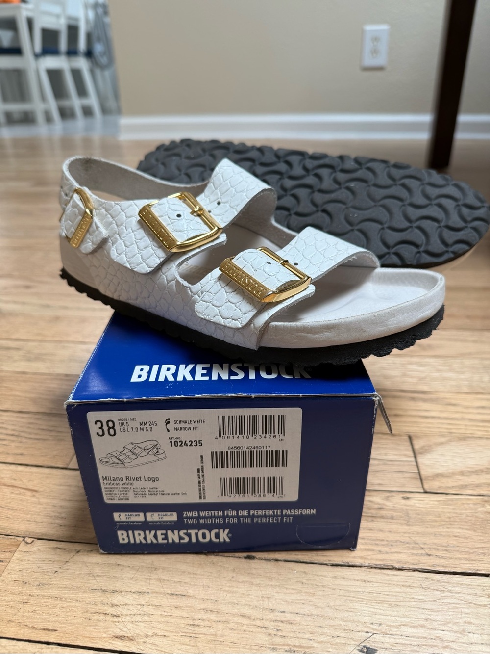 Birkenstock Milano Exquisite Rivet Logo White Embossed Leather Sandals EU 38 (7)